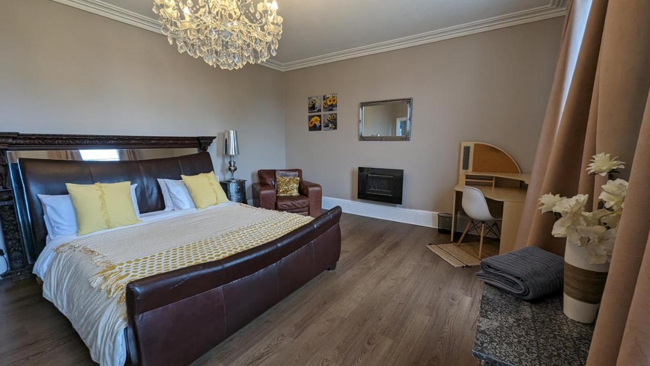 Cotswold Vip Regency Lodge Челтнъм Екстериор снимка