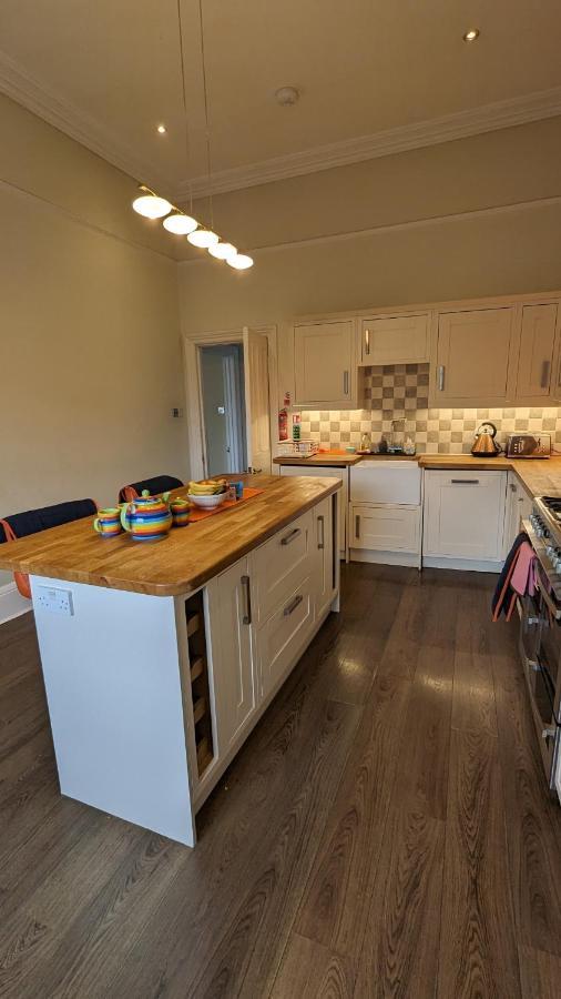 Cotswold Vip Regency Lodge Челтнъм Екстериор снимка