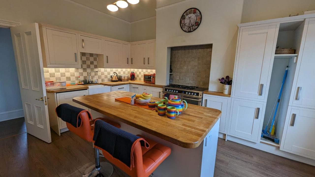 Cotswold Vip Regency Lodge Челтнъм Екстериор снимка