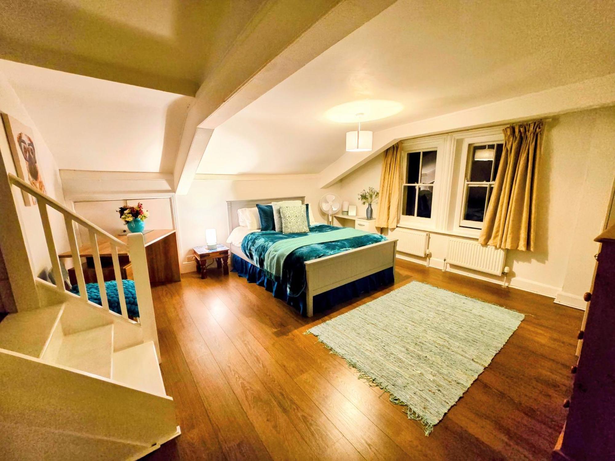 Cotswold Vip Regency Lodge Челтнъм Екстериор снимка